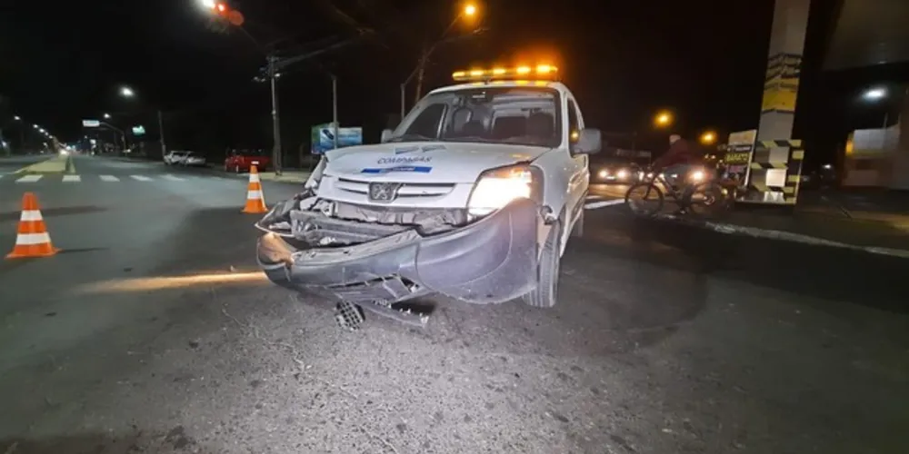 Imagem ilustrativa da imagem Carro e moto batem em cruzamento de Uvaranas