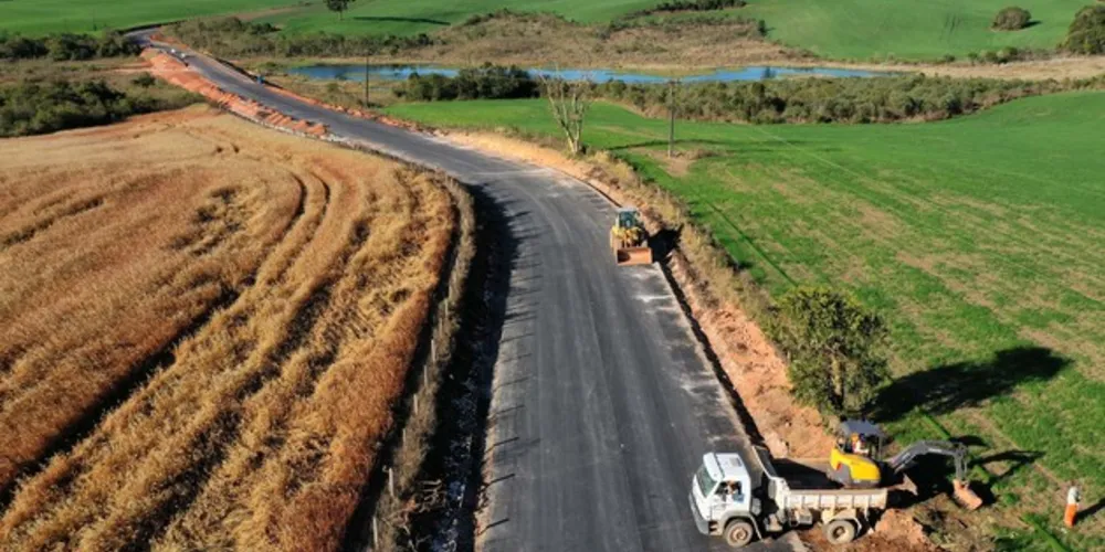 Secretaria de Infraestrutura e Logística está asfaltando a Estrada do Socavão e o Contorno Norte de Castro 