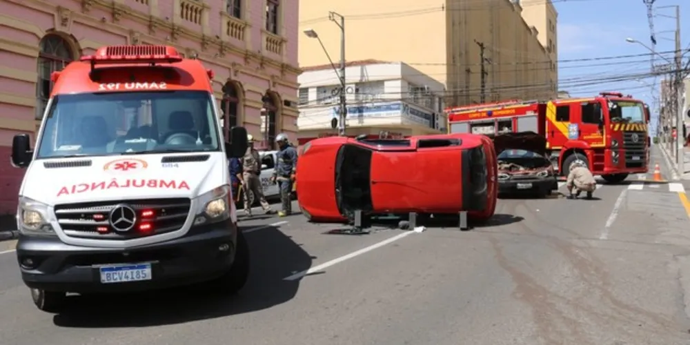 Acidente ocorreu na manhã deste domingo