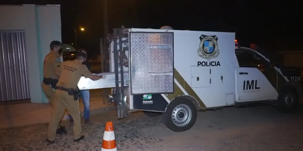 Rapaz levou uma facada nas costas e outra no pescoço. O acusado do homicídio alega legítima defesa