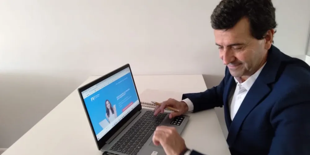 O investidor participará de uma videoconferência através da plataforma Zoom. A reunião ocorrerá com um consultor disponível para sanar todas as dúvidas sobre o investimento. 