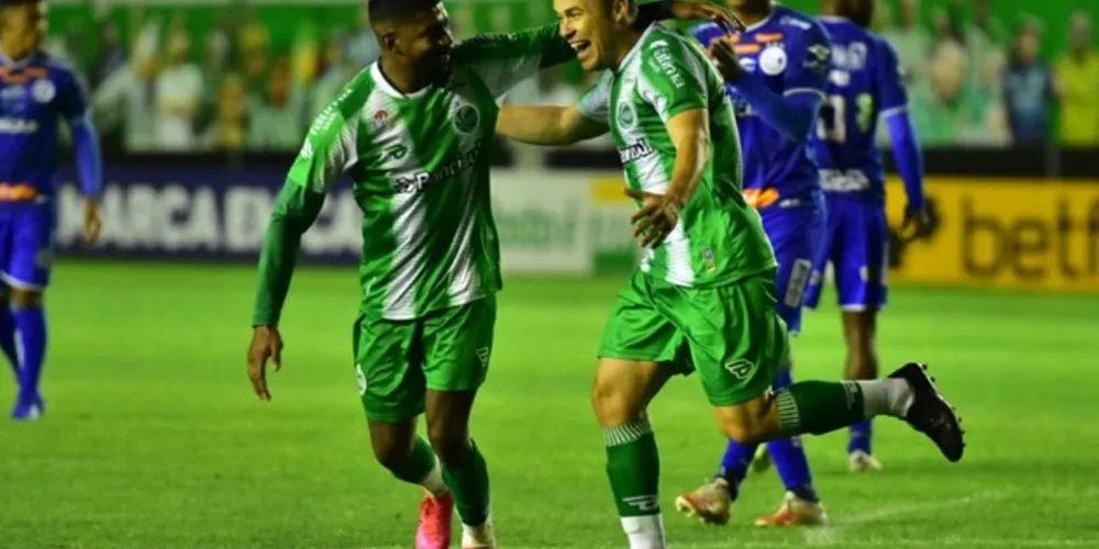 Juventude derrota Confiança em jogo marcado por erros da arbitragem