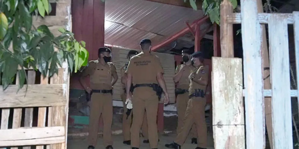 Vítima foi levada ao hospital com ferimentos graves e deve ser presa após receber alta