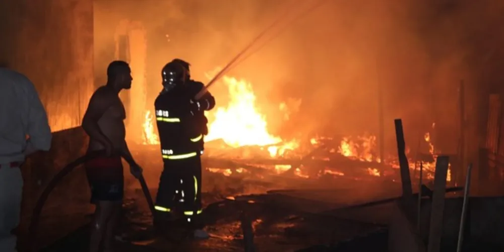 Imagem ilustrativa da imagem Incêndio destrói residência no Quero-Quero