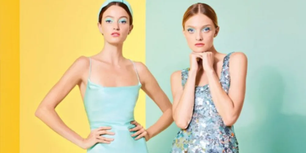 Esta temporada segue duas linhas bem distintas, com tons elétricos em contraste ao um mar de tons neutros.