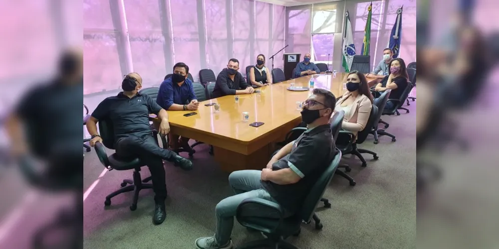 Representantes do setor participaram de reunião na Prefeitura. Trabalhadores pedem o retorno das atividades de forma imediata