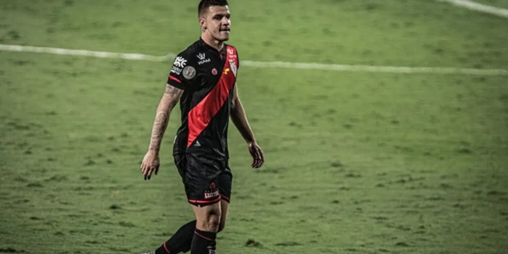 Lei do ex voltou a entrar em vigor com os dois gols marcados por Renato Kayzer