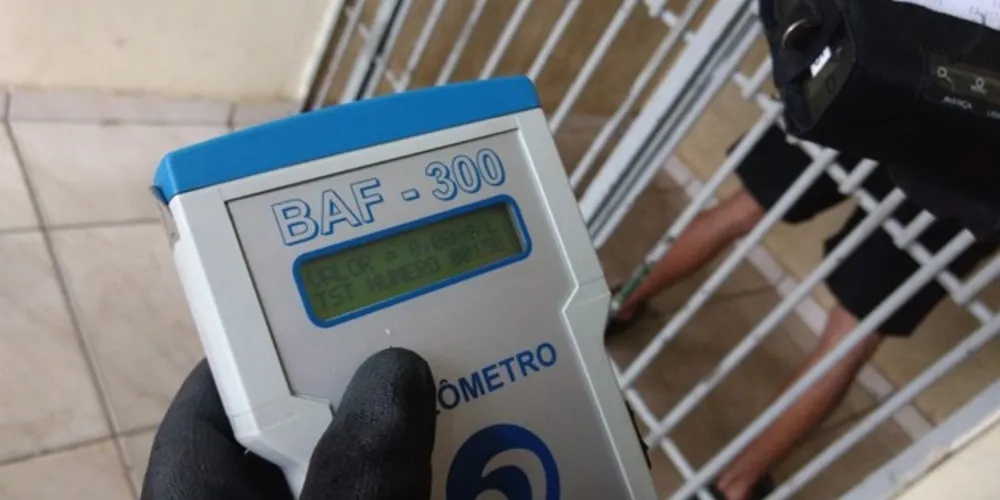 Além de ser pego no bafômetro, motorista não tinha carteira de habilitação