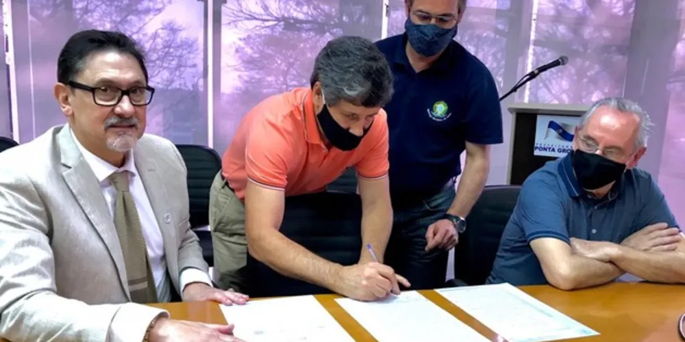 A doação da área já estava autorizada pelo Executivo desde 2019, mas hoje que foi assinado a escritura para a cessão