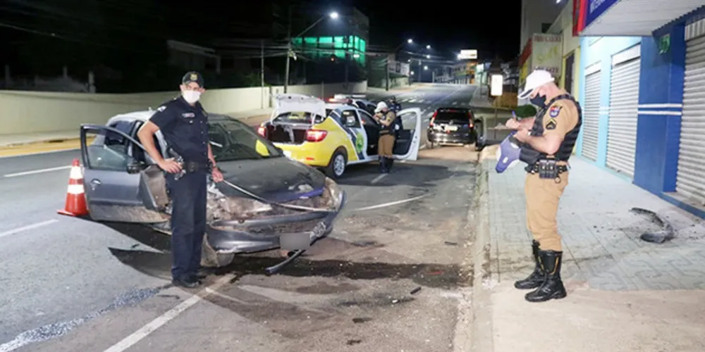 Motorista sofreu lesões moderadas e foi levado ao Pronto Socorro Municipal