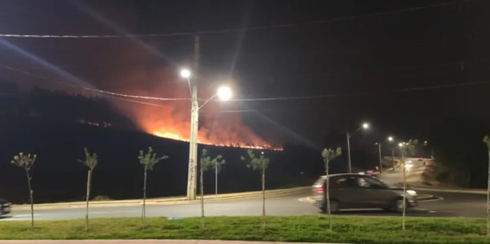 Imagem ilustrativa da imagem Incêndio próximo ao Lago de Olarias mobiliza bombeiros