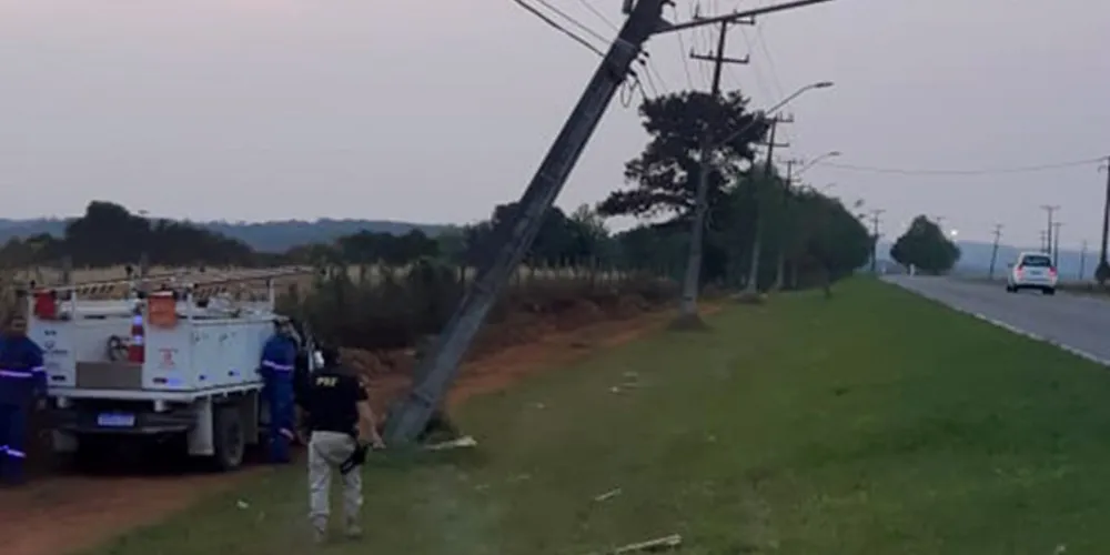 Apesar do estrago, motorista do carro sofreu apenas ferimentos leves
