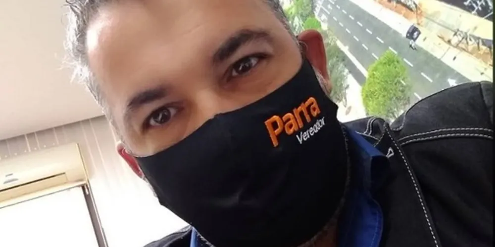 Durante a discussão, a companheira tentou fugir da casa, mas foi impedida pelo vereador, que a ameaçou de morte com uma faca. 