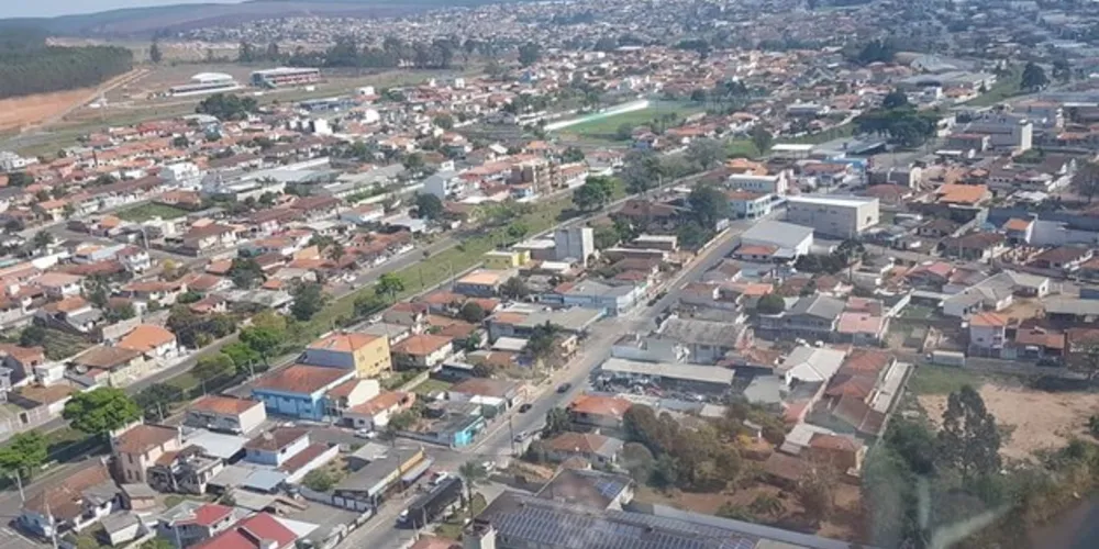 Prefeito José Sloboda diz que o progresso "se vê por onde passa. São obras nas ruas e nos prédios públicos, além de investimentos em saúde e Educação"