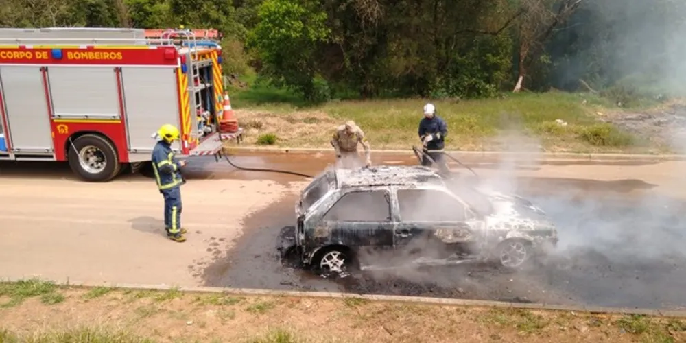 Imagem ilustrativa da imagem Veículo roubado é incendiado em bairro de PG