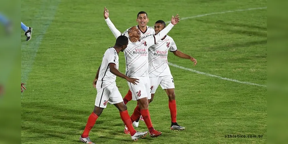 Walter marcou o gol da vitória do Athletico sobre o Jorge Wilstermann, pela Libertadores da América