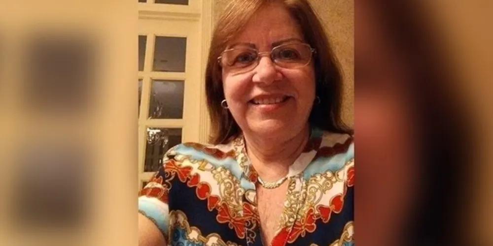 Sueli Fernandes é professora aposentada nascida em Ponta Grossa em 1947, e filha da escritora, trovadora e artista plástica Amalia Max.