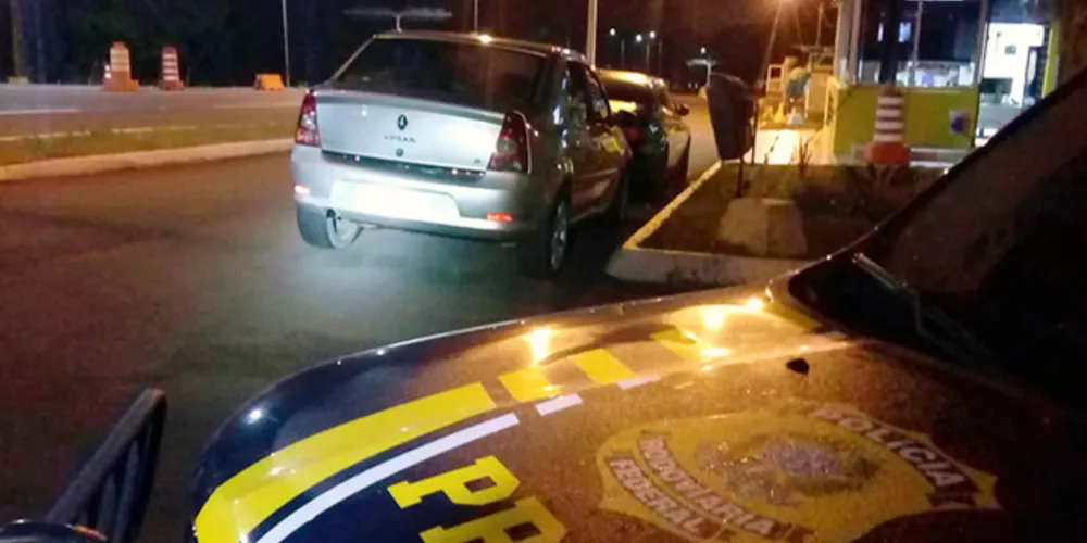 Carro foi apreendido pela PRF e só será liberado se a proprietária pagar todas as dívidas