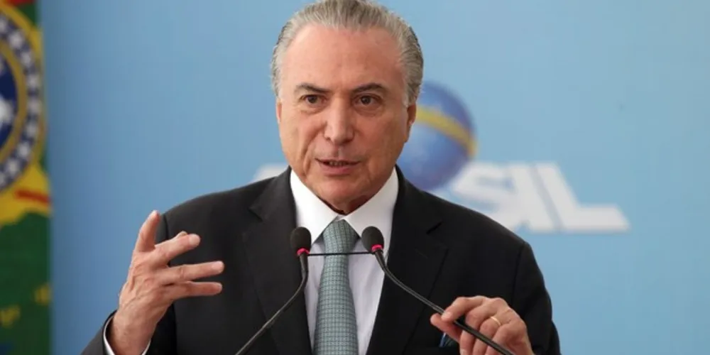 "Os governos caem no parlamentarismo com muita tranquilidade. Portanto, seria o melhor caminho ao meu modo de ver", completou Temer.