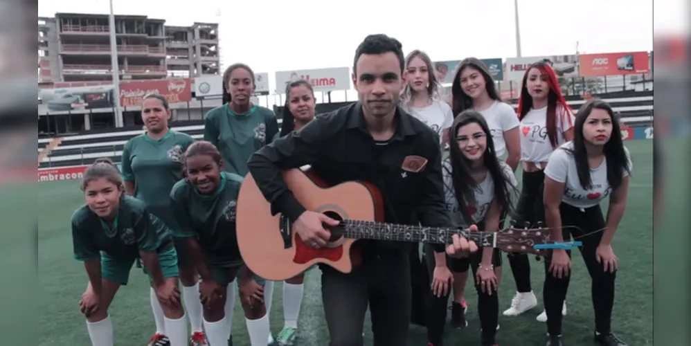 A música ganhou grande destaque pelo vídeo-clipe ter sido gravado no Estádio Germano Krüger