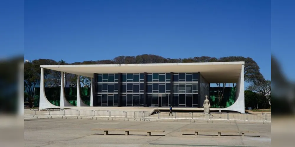 Na semana passada, o relator do caso no Supremo, ministro Celso de Mello, determinou que Bolsonaro preste depoimento presencial. 