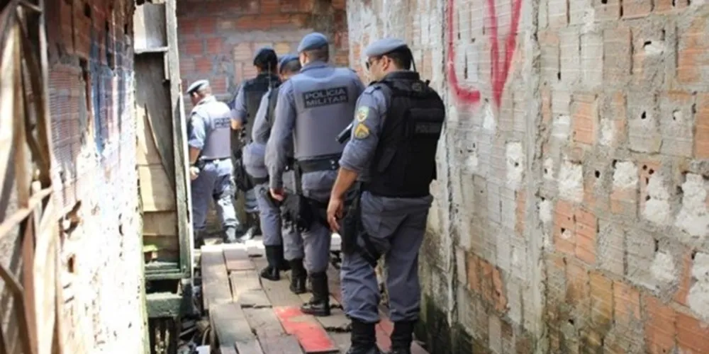 A ação visa o cumprimento de 28 mandados de busca e apreensão em endereços vinculados a um esquema de lavagem de dinheiro