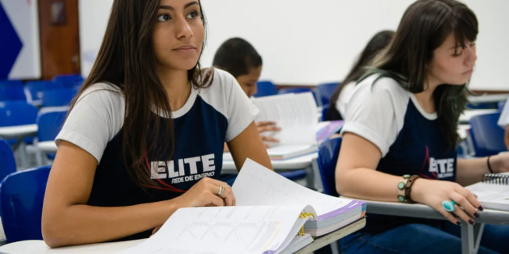 Colégio Elite Ponta Grossa promove Prova de Bolsas neste sábado.