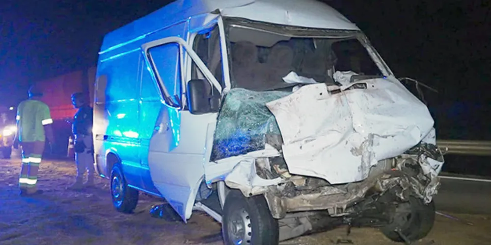 Condutor da van sofreu múltiplas fraturas e foi levado ao HU-UEPG com lesões graves