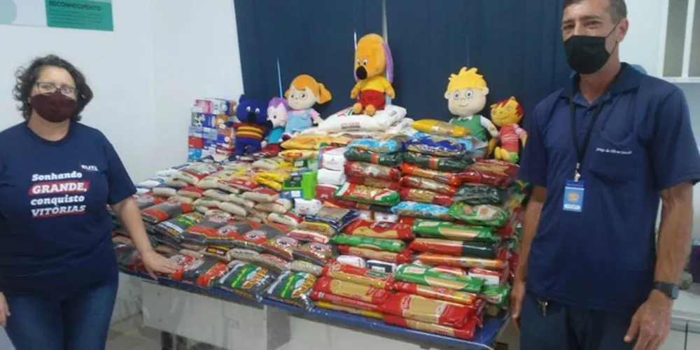 As cestas básicas estão sendo entregues prioritariamente para as famílias cadastradas nos CRAS de Ponta Grossa.