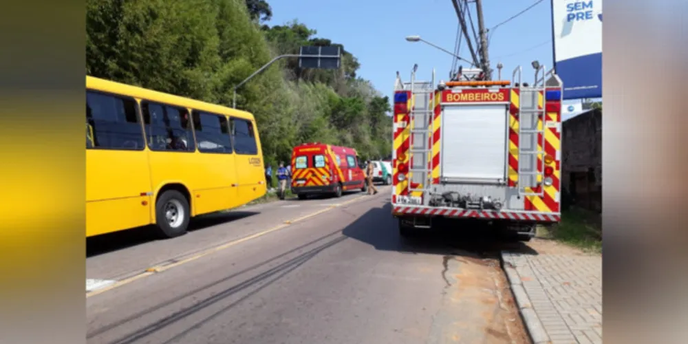 Idosa foi atropelada ao desembarcar do ônibus.