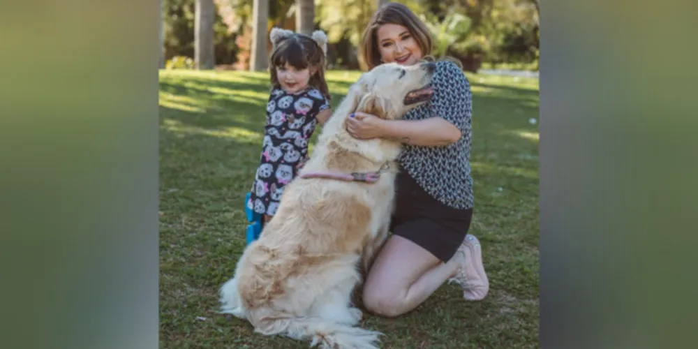Laryssa Rickli e sua filha Giovanna Rickli com a adorável Elsa