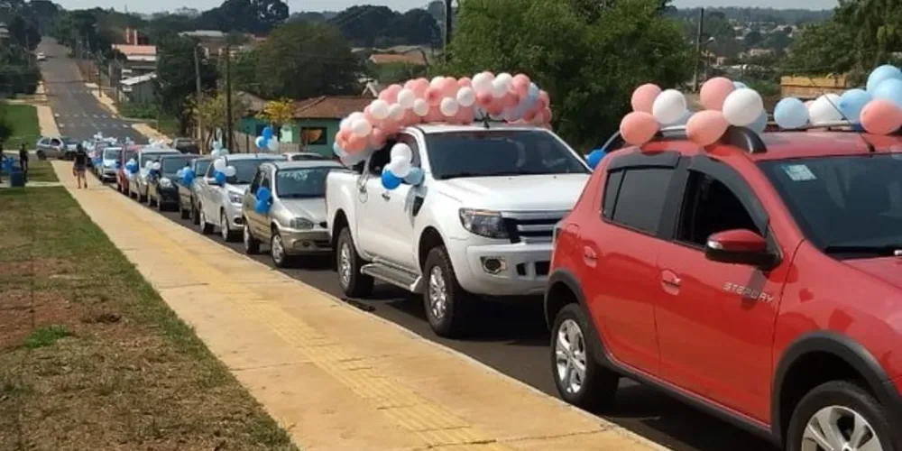 Carreata aconteceu na tarde desta sexta-feira