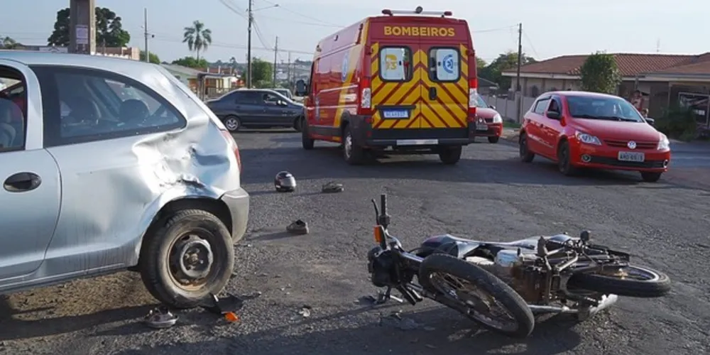 Adolescente bateu em um carro e foi parar no Pronto Socorro Municipal