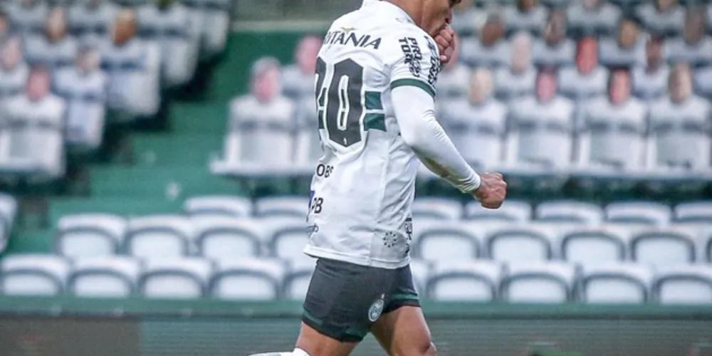 O gol da vitória foi marcado por Robson aos 45 do segundo tempo