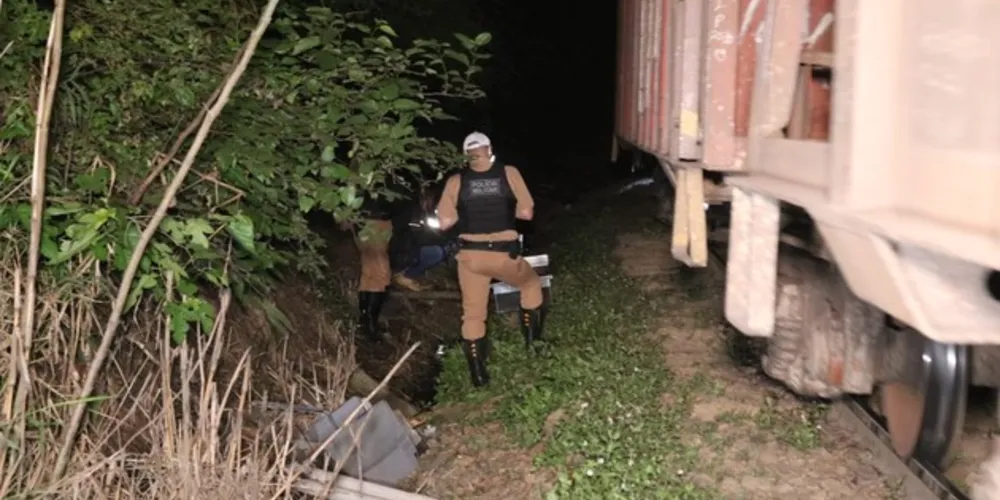 Homem aparenta ter aproximadamente 30 anos de idade e corpo segue no IML para identificação