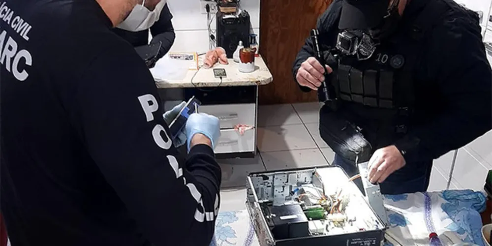 No bairro de Uvaranas, polícia prendeu homem que armazenava conteúdo pornográfico com crianças