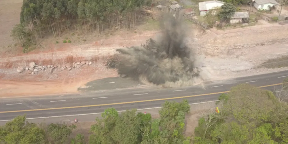 Detonação acontece a partir das 14h desta terça-feira (22) em trecho que recebe duplicação na região de Ortigueira