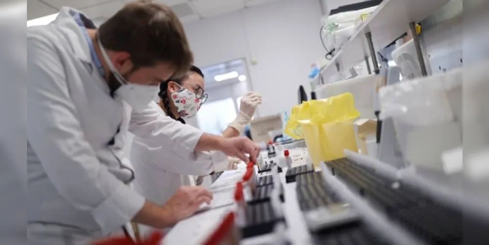 947 pacientes com diagnóstico confirmado estão internados