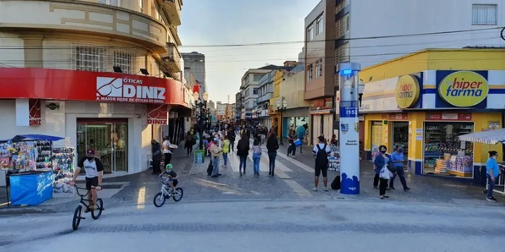 . Monitorados em Ponta Grossa são 4.774 e 16 casos suspeitos hospitalizados