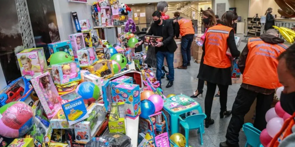 A campanha continua até 4 de outubro e quem quiser doar pode deixar os brinquedos em uma caixa de coleta na recepção da Celepar.