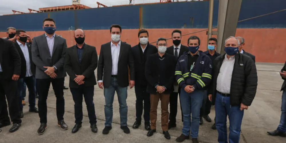 A ampliação do cais de atracação permite que o Porto de Paranaguá receba navios maiores,