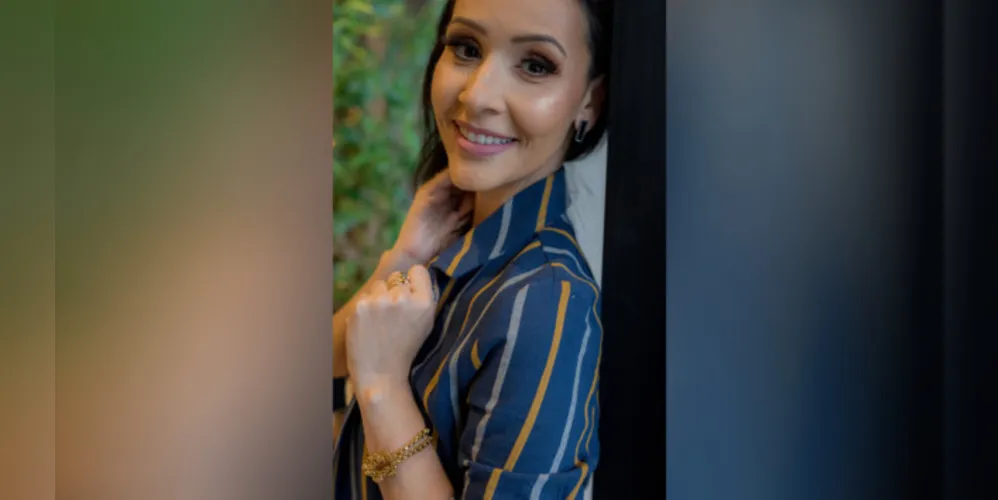 TROCA DE IDADE - Fernanda Camargo Kassab será muito cumprimentada pela troca de idade nesta quinta-feira (24). Fernanda esbanja charme e beleza por onde passa. Da coluna RC os votos de alegrias e sucesso.