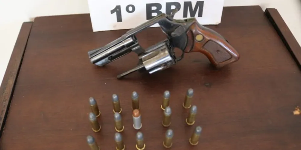 Arma foi apreendida e homem acabou preso em flagrante