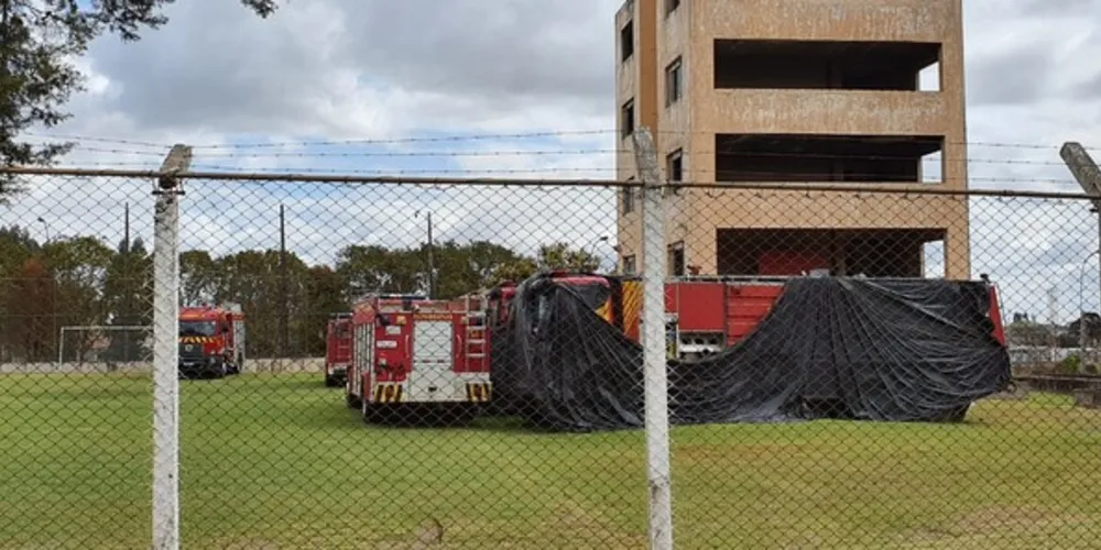 A maioria das viaturas que está guardada no local aguarda processo de descarga