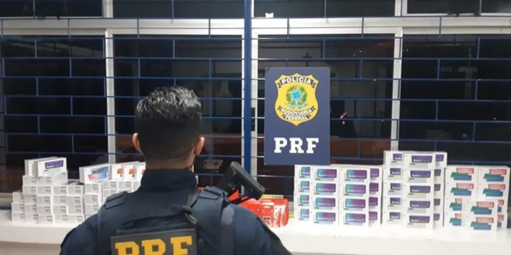 Três pessoas foram flagradas com produtos contrabandeados do Paraguai em ônibus de linha