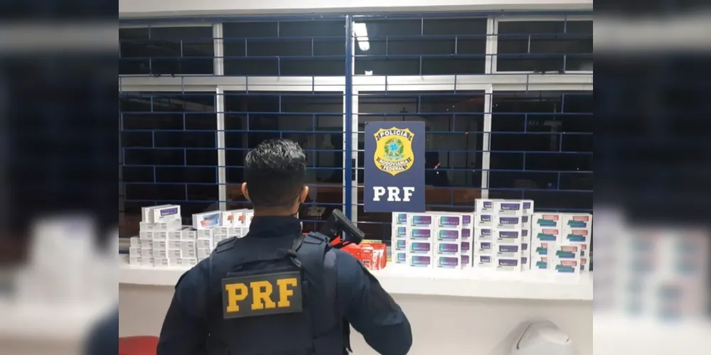 Três pessoas foram flagradas com produtos contrabandeados do Paraguai em ônibus de linha