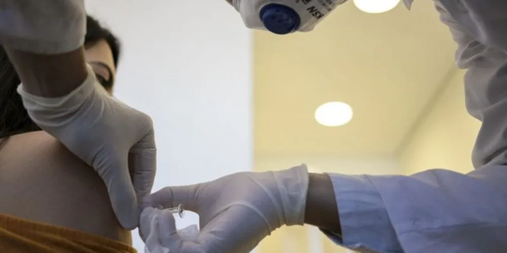 Com a diversificação de possíveis fornecedores, aumentam as chances de acesso da população brasileira à vacina no menor tempo possível. 