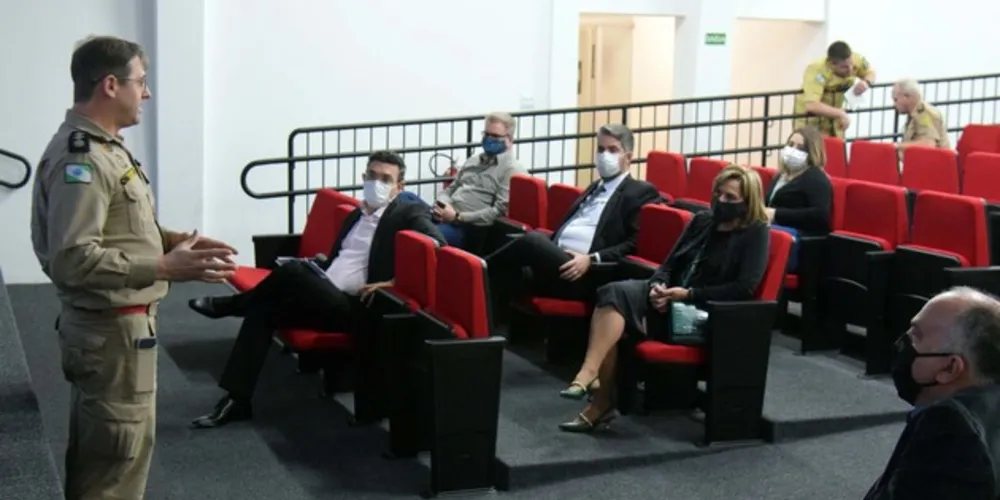 A reunião, por determinação do secretário Beto Preto, foi na sede da instituição em Curitiba.