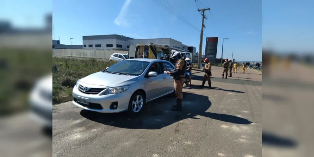 Blitz educativa aconteceu no trecho urbano da PRC-373, em Ponta Grossa