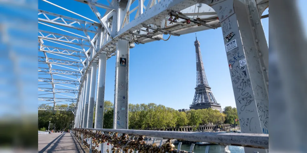 A polícia de Paris informou que uma pessoa foi presa perto da Ópera da Bastilha.